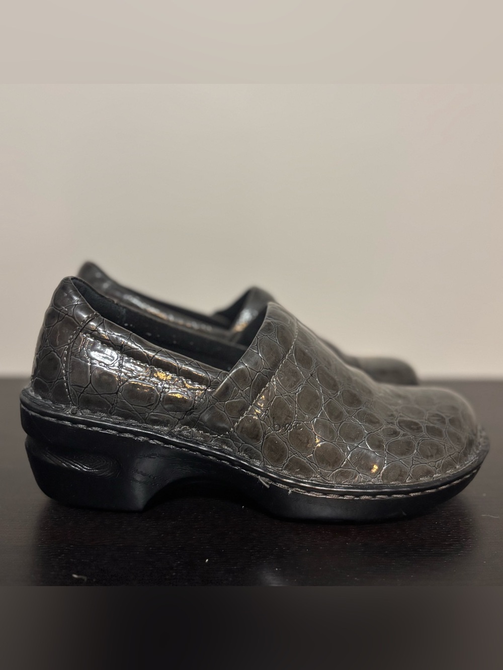 b.o.c. Born Concept Gray Croc-Embossed Slip-On Clogs | Womens Sz 8
